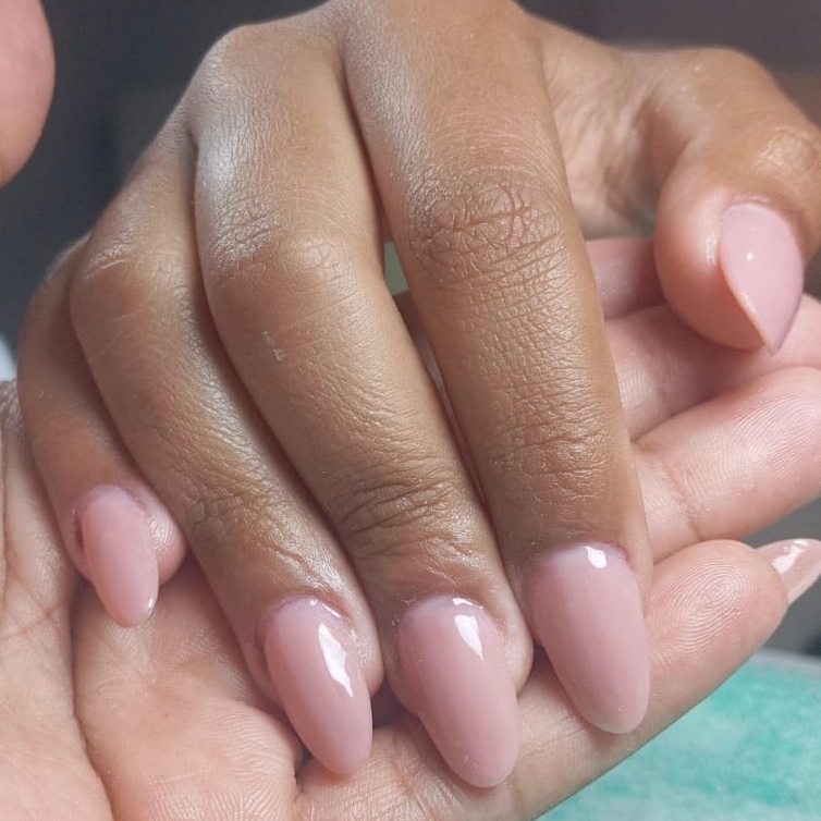 9 Unha em gel/ sem Esmaltação e sem decoração