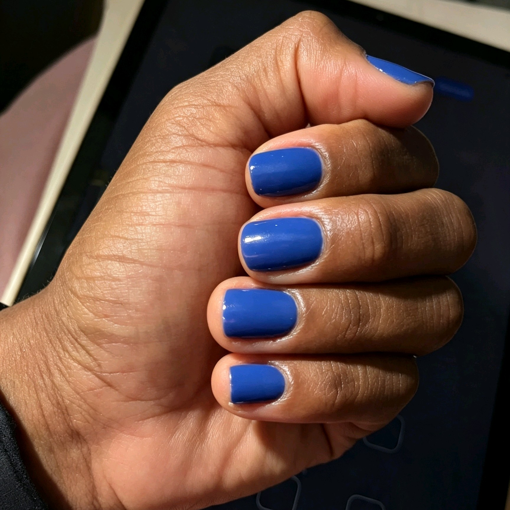 Manicure. Esmaltação tradicional